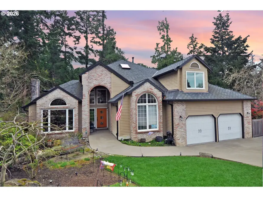 Home for sale at 6431 SW Dolph Dr, Portland, OR 97219